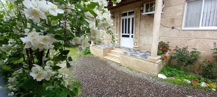 آپارتمان دوخوابه جنگلی زرهون 1 - نمای جلوی ساختمان