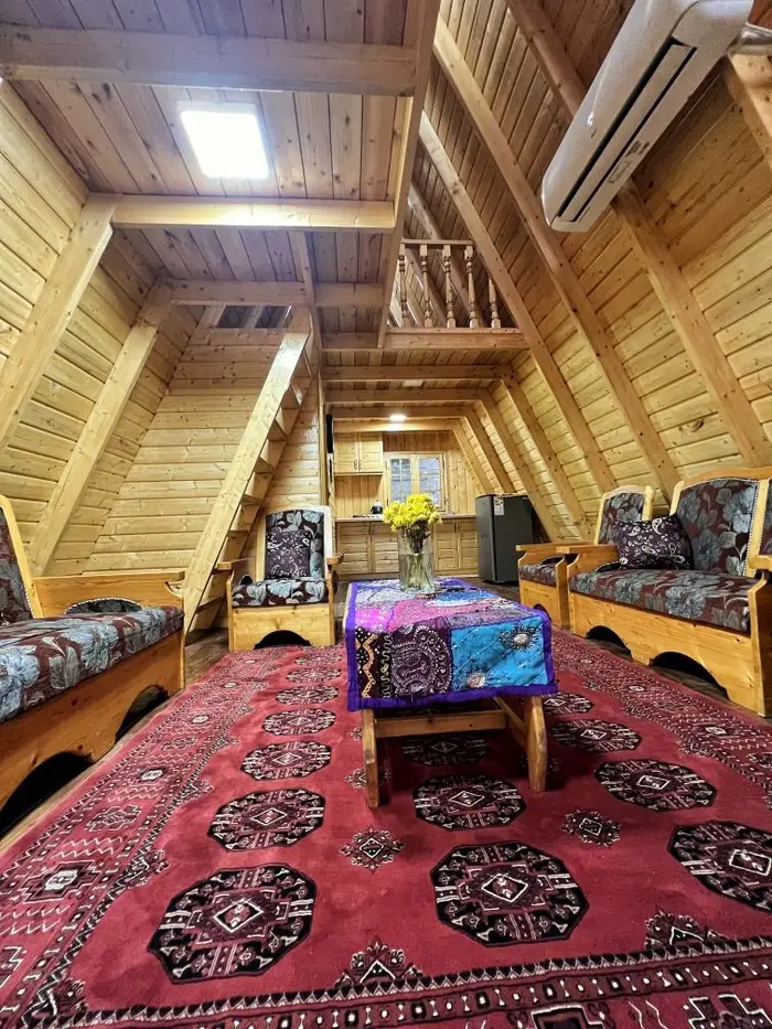 کلبه یک خوابه سوئیسی چیکا - فضای داخلی کلبه