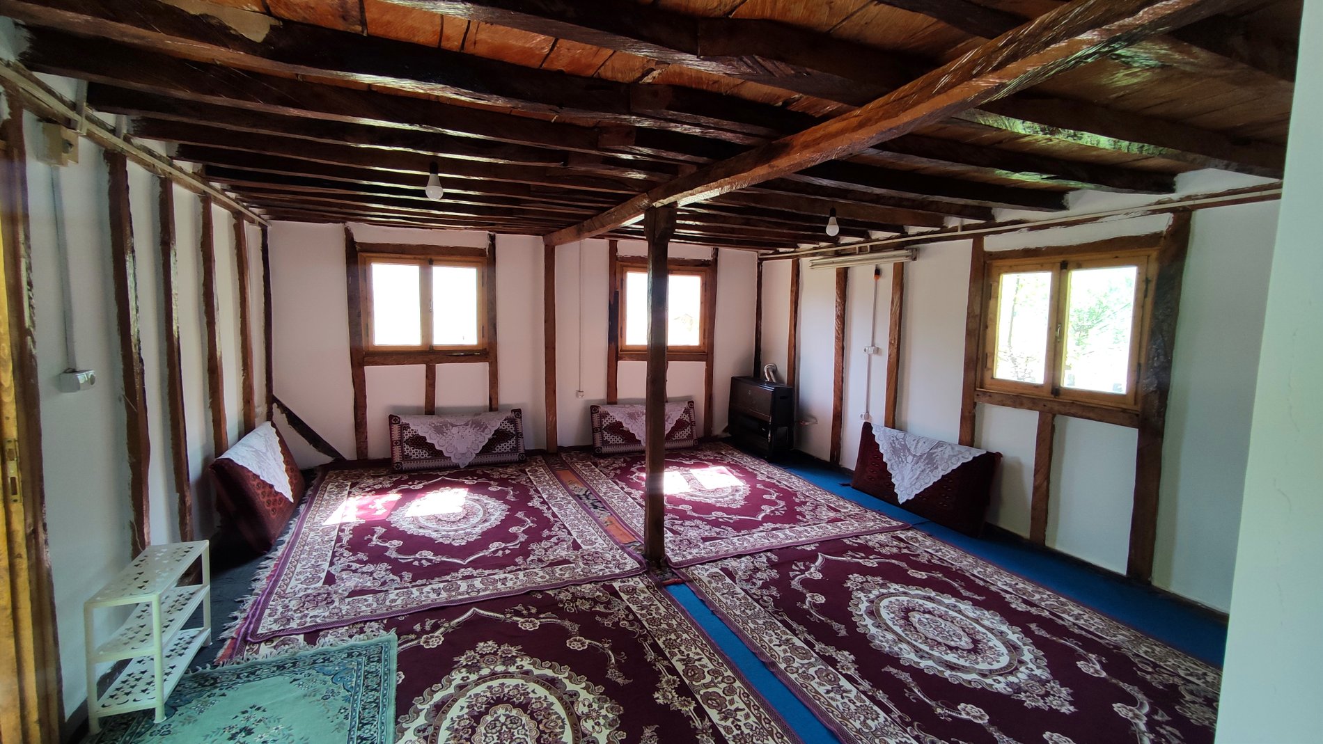 کلبه دوخوابه دوبلکس چوبی رؤیایی