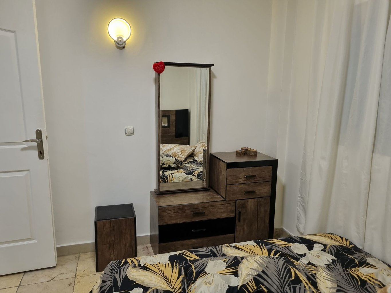 یک خوابه سیدخندان 5