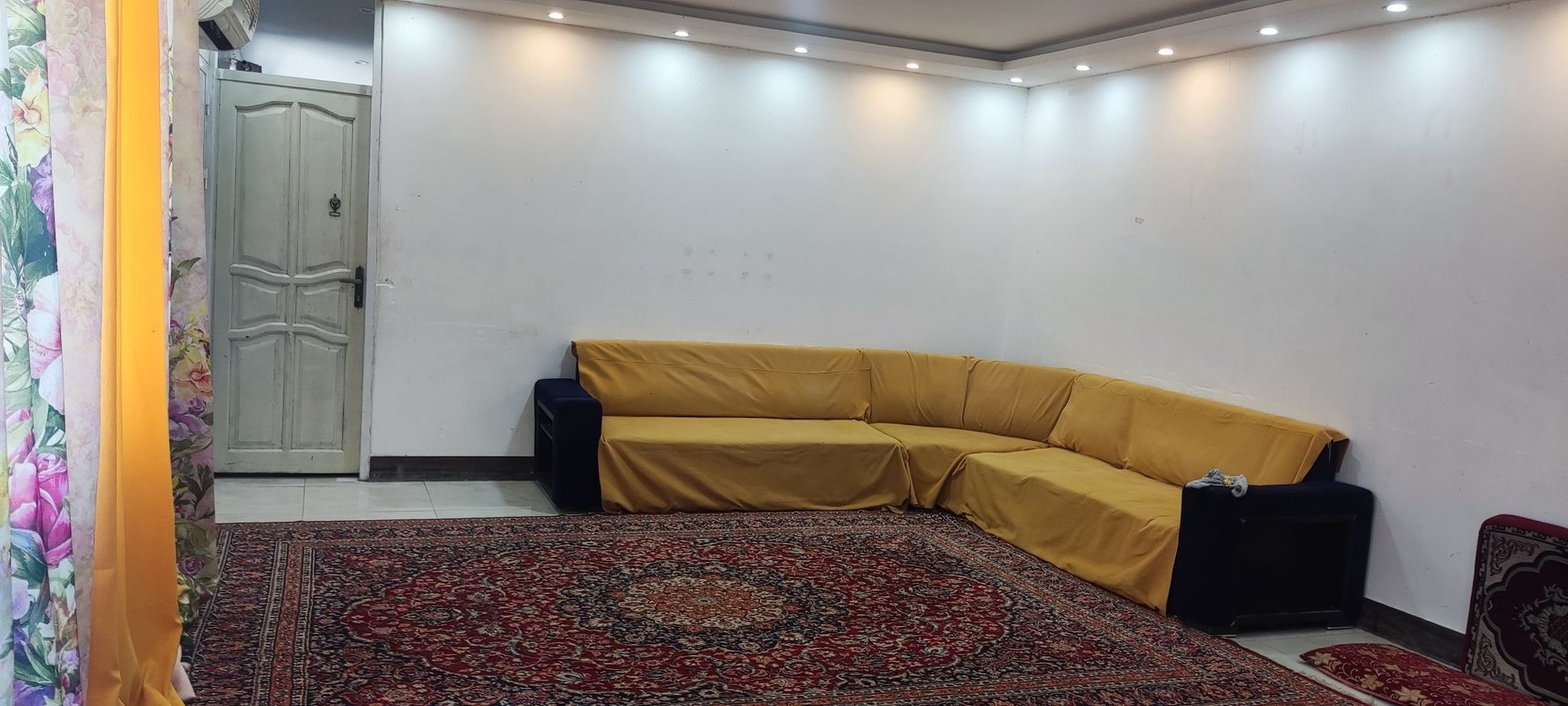 ویلا یک خوابه استخردار باغ ناجی - مبل اسپرت نه نفره