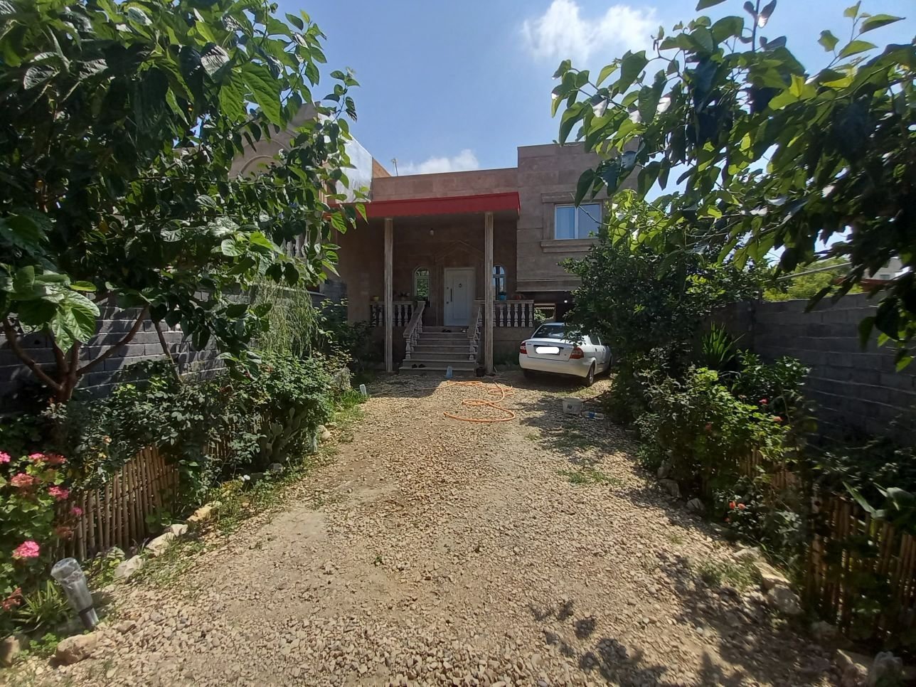 دوخوابه سرای نگین