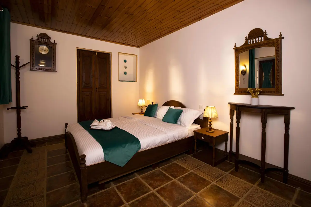 حاج رئیس - اتاق سه دری حمید