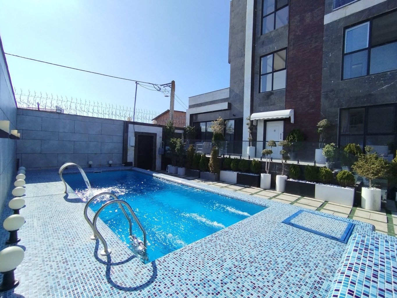 سه خوابه استخردار آبگرم سیترین