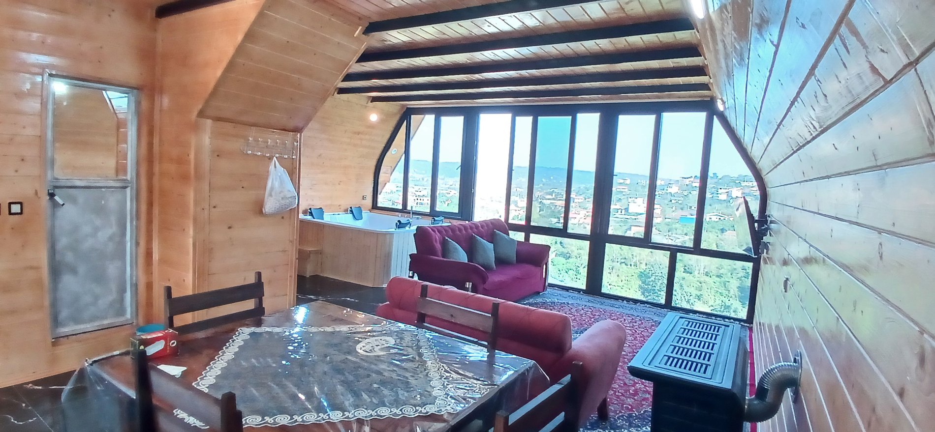 کلبه دوخوابه جکوزی دار رودخنه