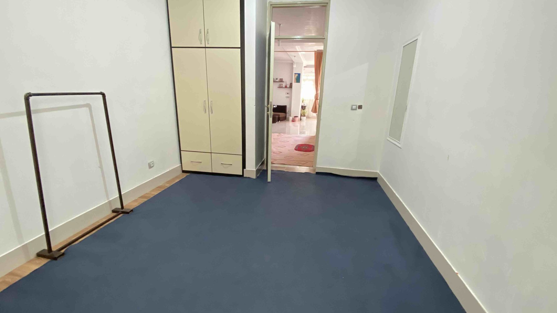 دوخوابه سبزآباد - اتاق کف خواب