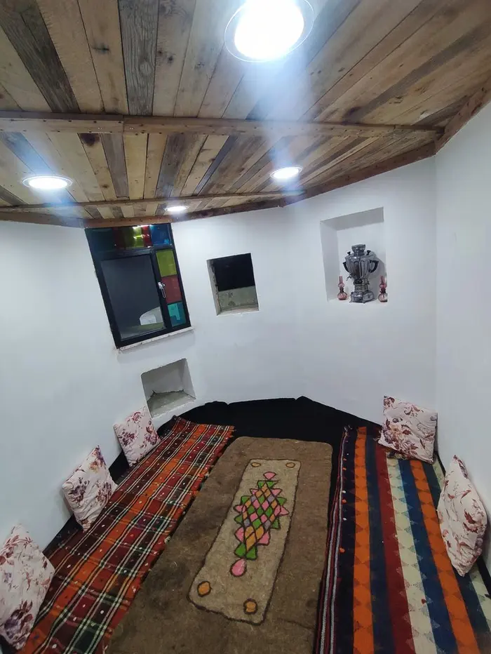 بوم گردی کلبه سنگی بابا مشهدی