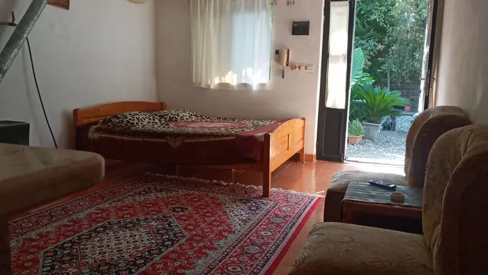 سوئیت فلت گل - ویو دیگری از هال کوچک و دنج