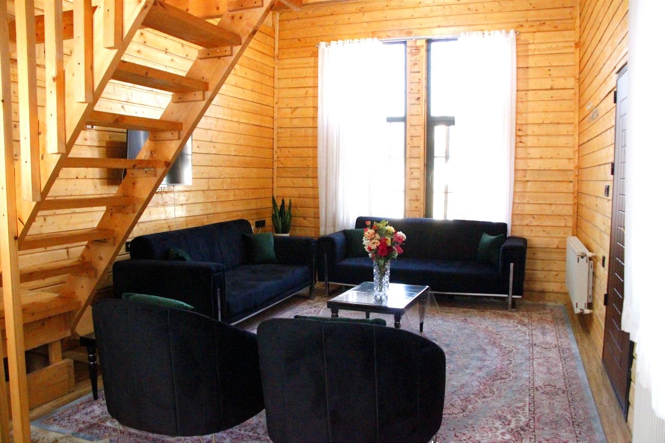 یک خوابه چوبی یونانی شکوری