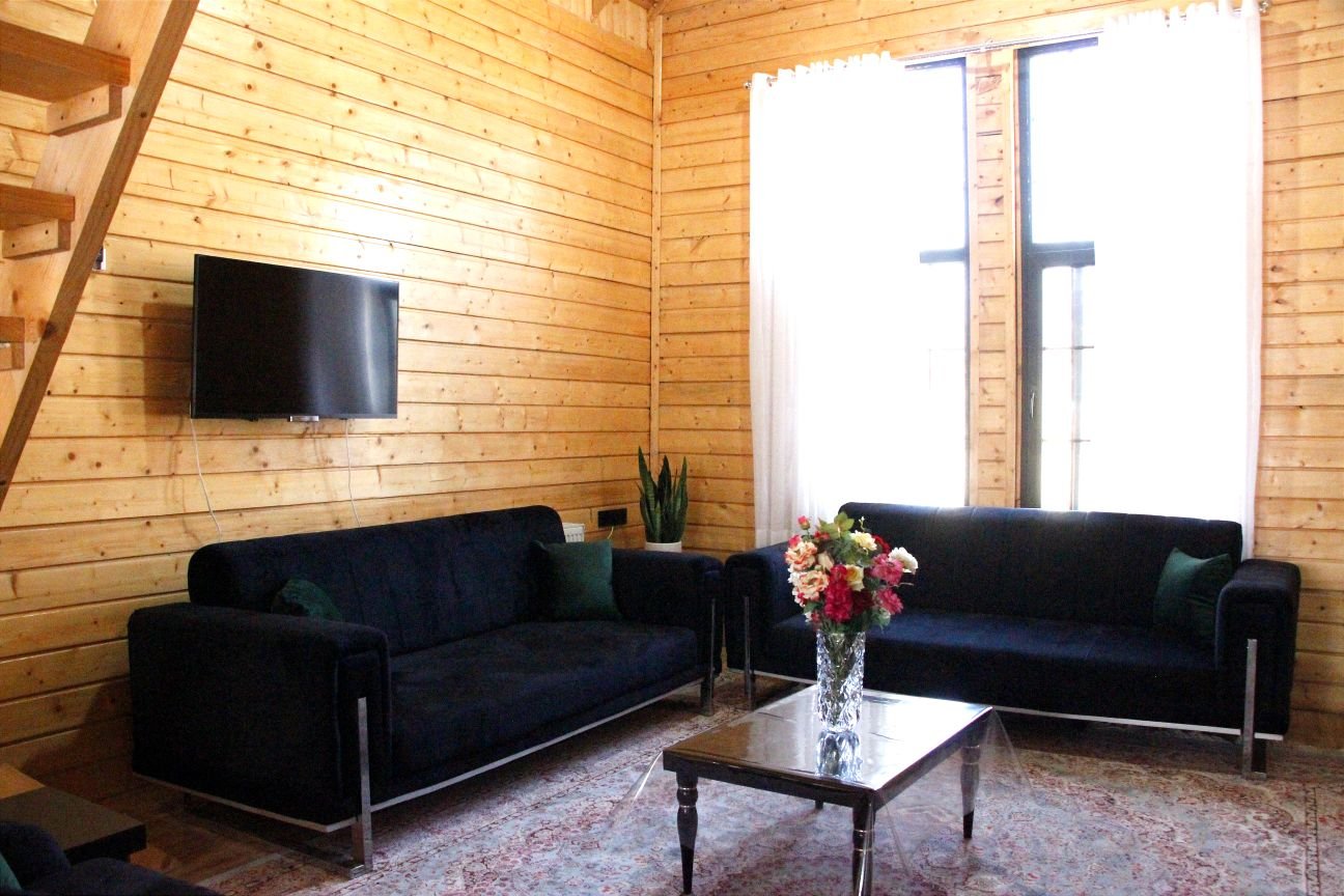 یک خوابه چوبی یونانی شکوری