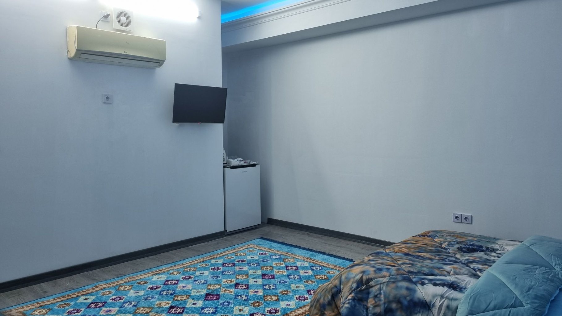 نگین - واحد نیلوفر آبی