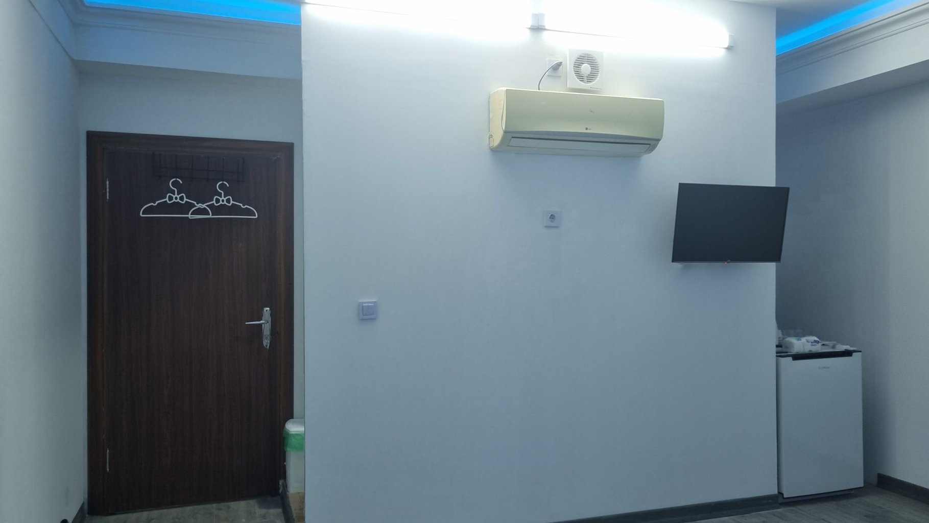 نگین - واحد نیلوفر آبی