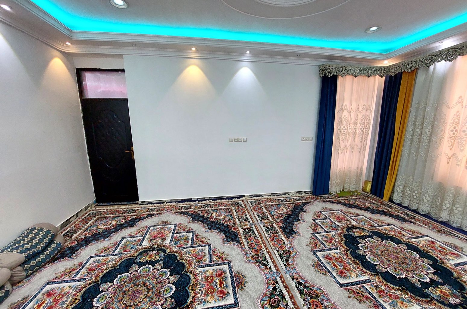 بوم گردی عادل 1 - واحد 1 - اتاق ۲۴ متری