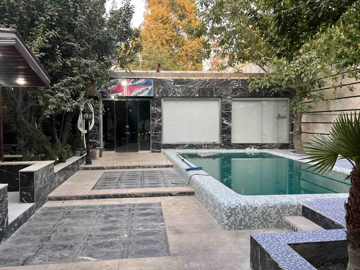 ویلا یک خوابه استخردار تتیس - نمای بیرون سالن