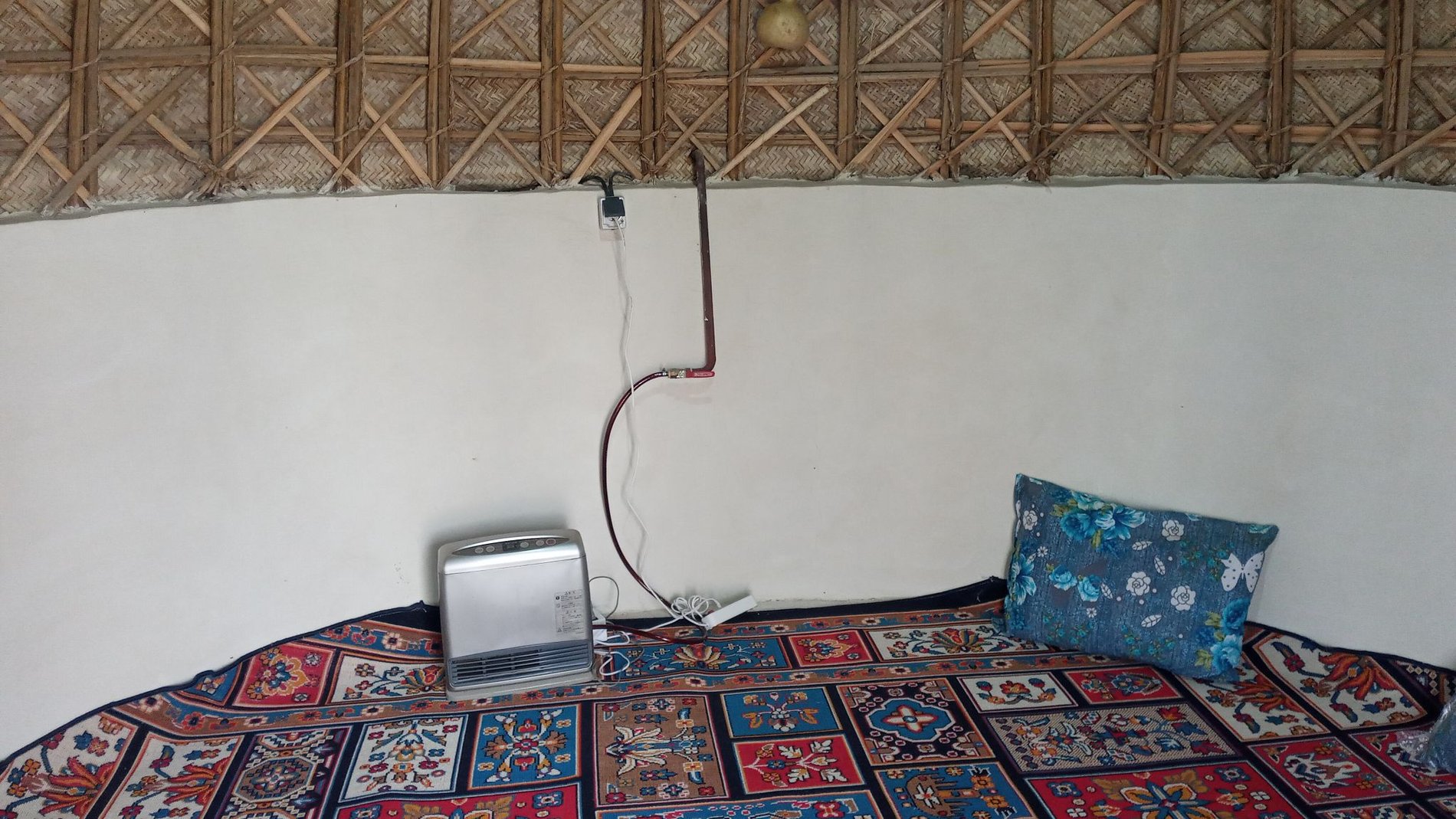 بوم گردی بومگردی روژان 1 - روژان - واحد کپر کردستان - داخل کپر