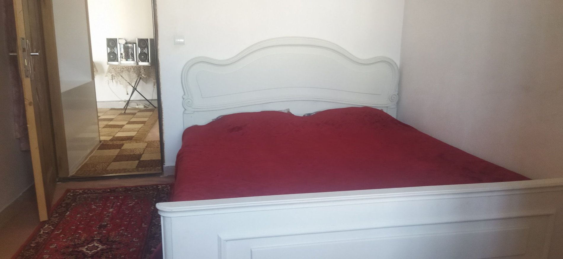 ویلا یک خوابه مهر صوفیان - تخت خواب دو نفره با تشک طبی