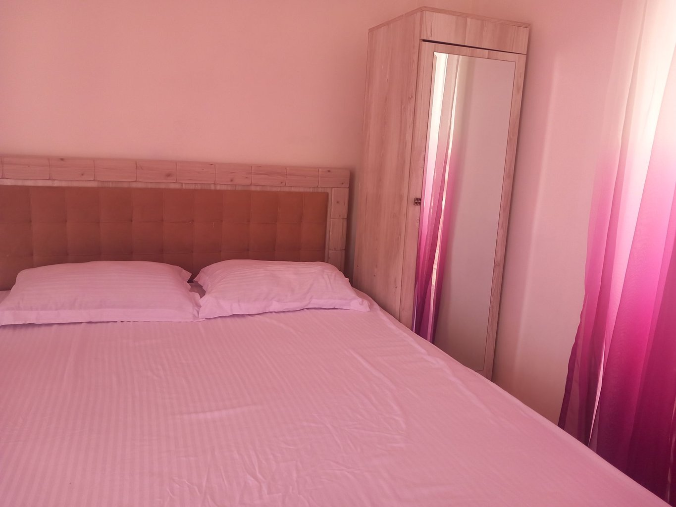 ویلا سه خواب تریبلکس استخردار آبگرم یاس۵ - تخت و کمد