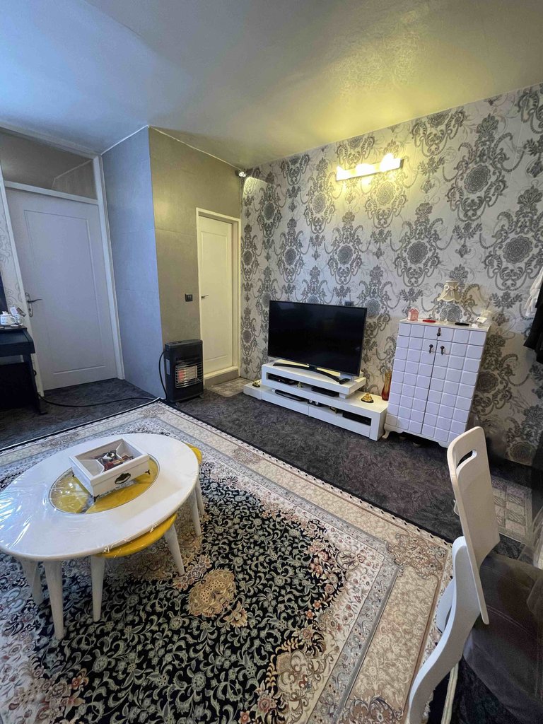 آپارتمان یک خوابه خانه رنگارنگ ميدان شهدا