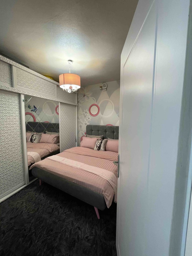 آپارتمان یک خوابه خانه رنگارنگ ميدان شهدا