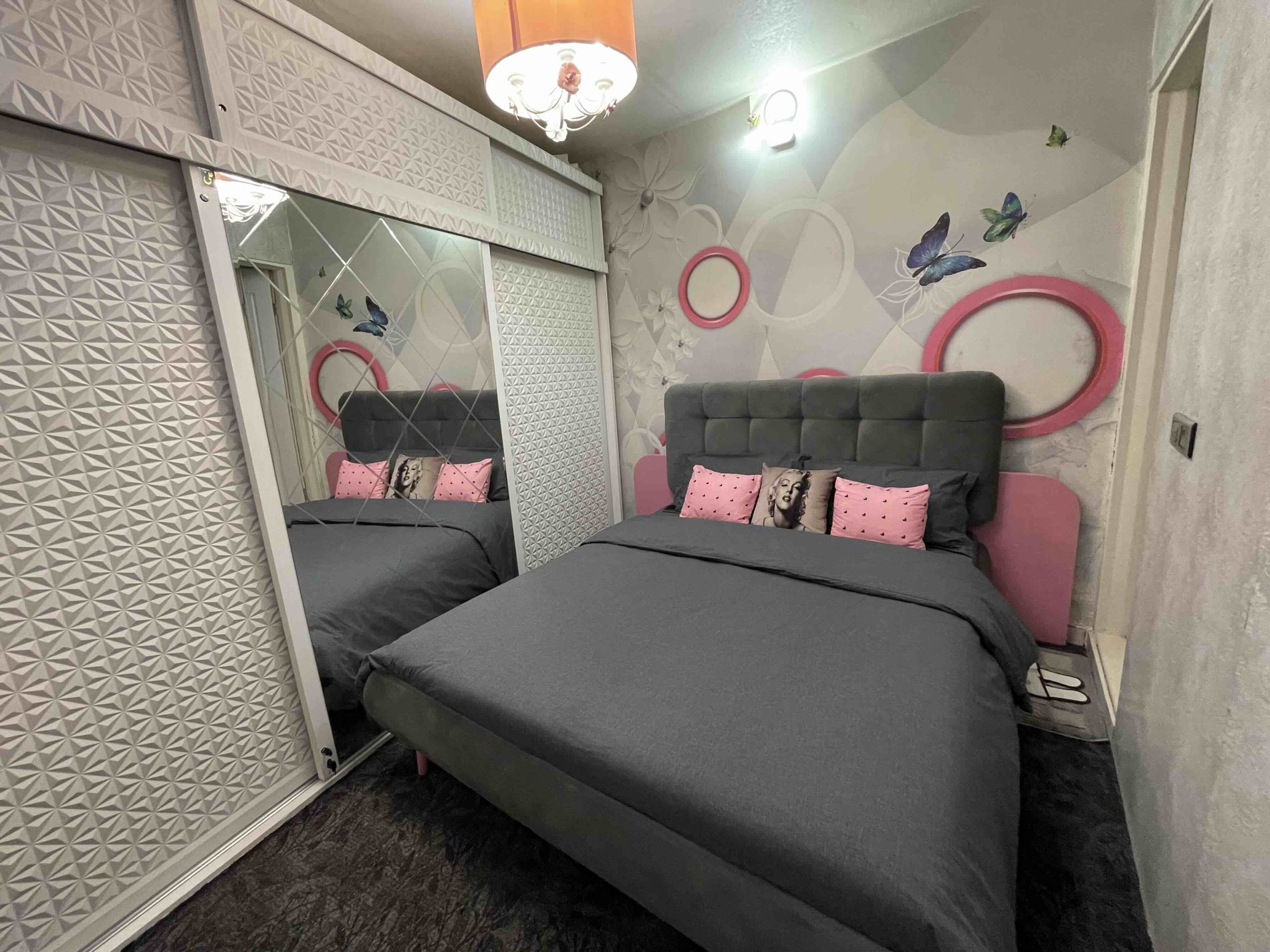 آپارتمان یک خوابه خانه رنگارنگ ميدان شهدا