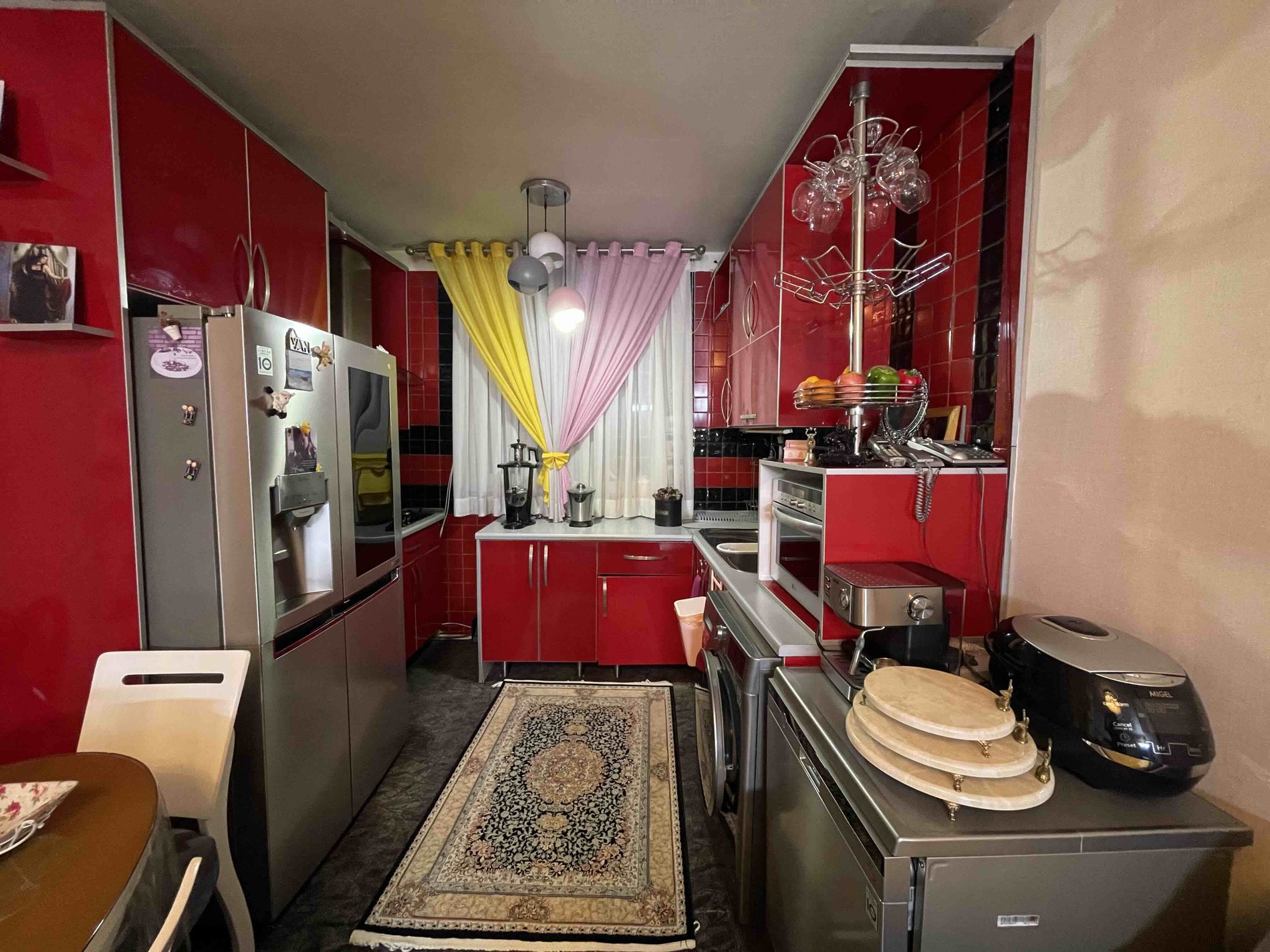 آپارتمان یک خوابه خانه رنگارنگ ميدان شهدا