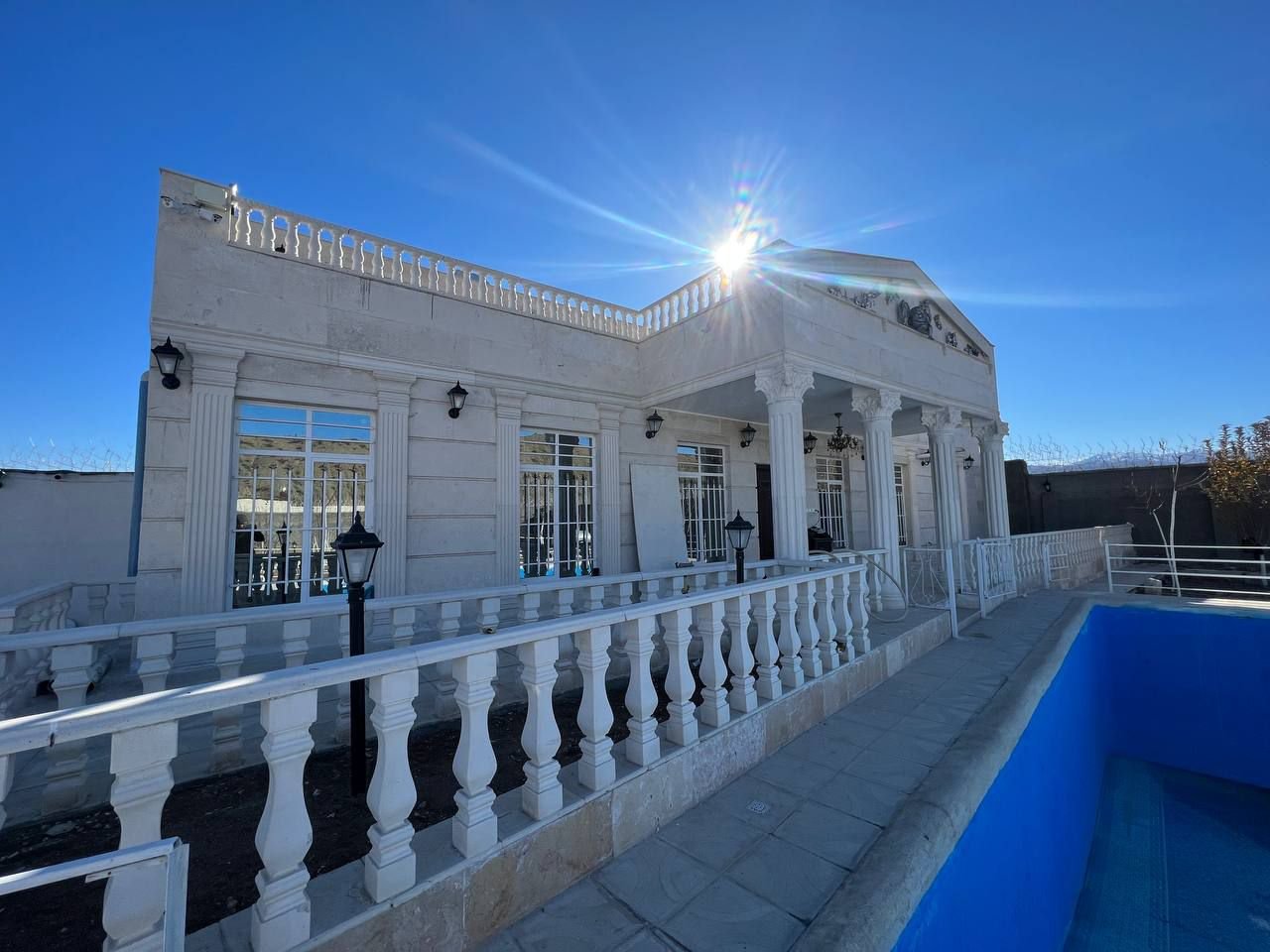 ویلا سه خوابه استخردار آبگرم شاندیز