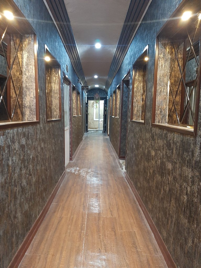 اقامتگاه سنتی باغ میرزا - واحد 102