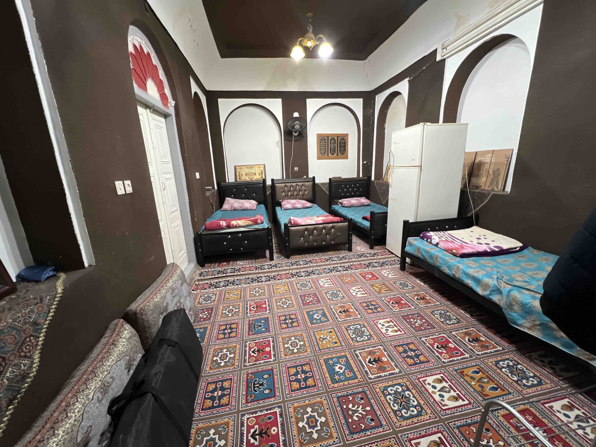 اقامتگاه سنتی باغ میرزا - واحد 102 - انتخاب عنوان تصویر