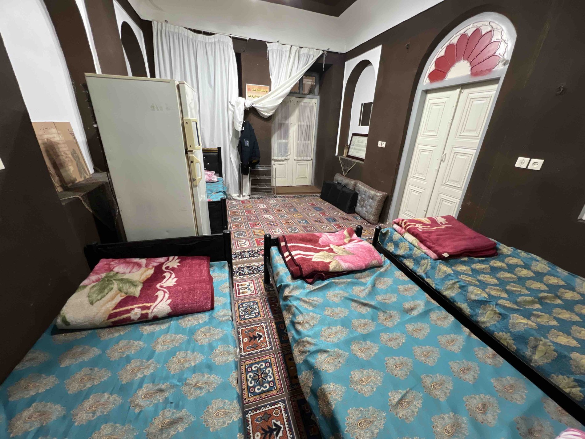 اقامتگاه سنتی باغ میرزا - واحد 102