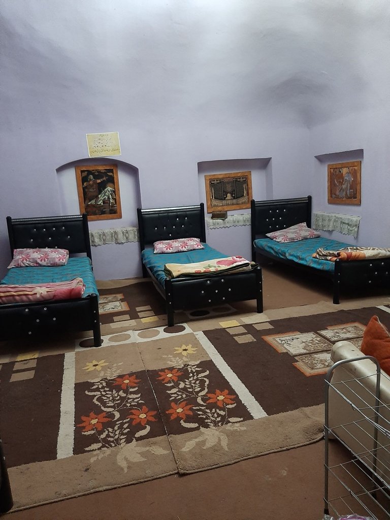 اقامتگاه سنتی باغ میرزا - واحد 102