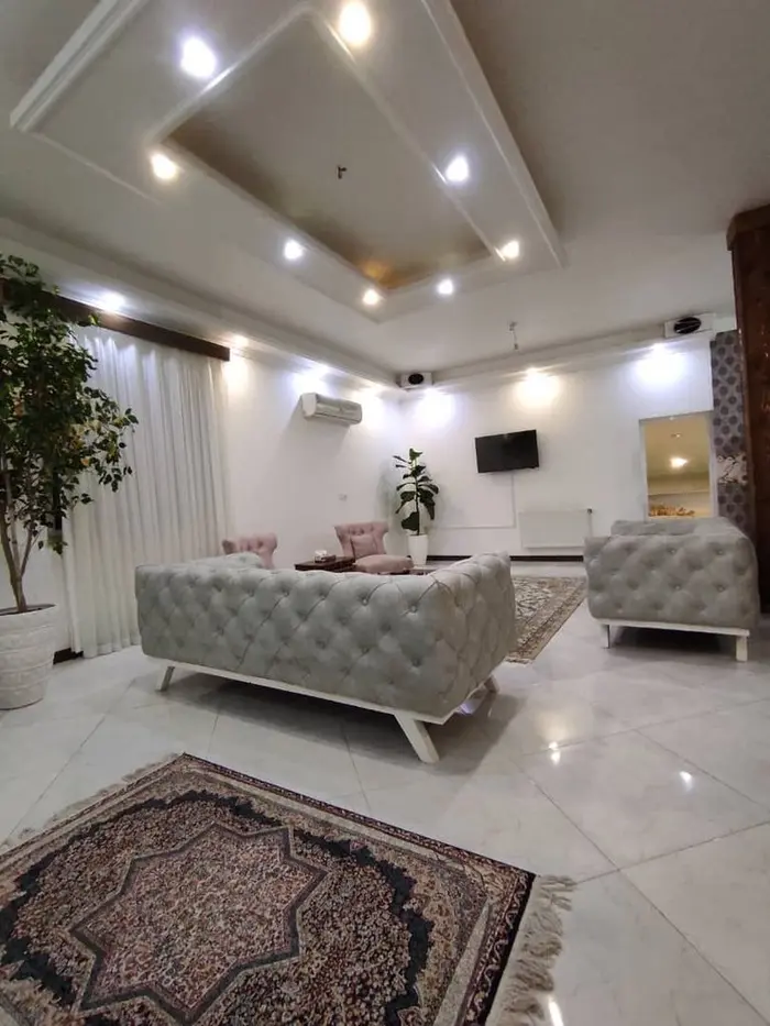 ویلا دوخوابه دوبلکس استخردار سلمانی - سالن و ورودی استخر