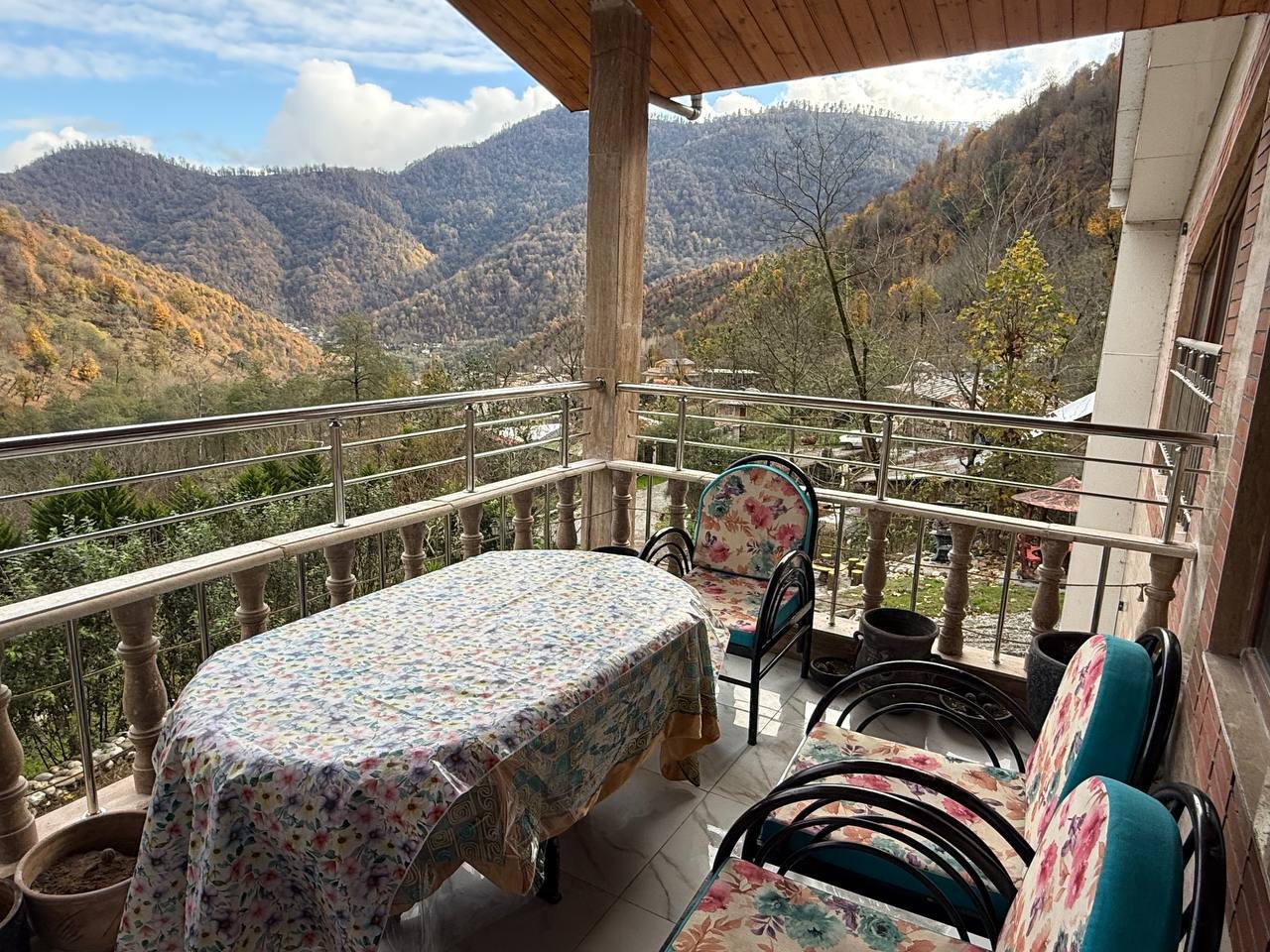 ویلا چهارخوابه جنگلی دوبکس لادن