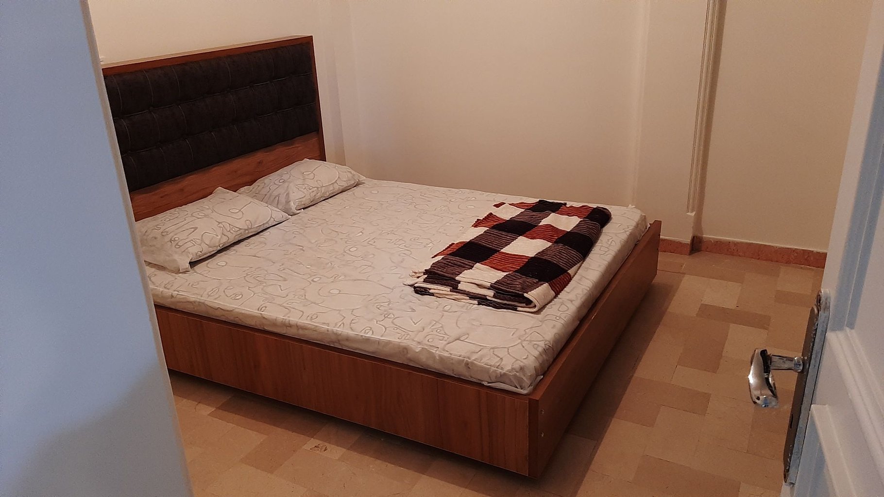 آپارتمان یک خوابه سورپرایز 3 میدان سپاه