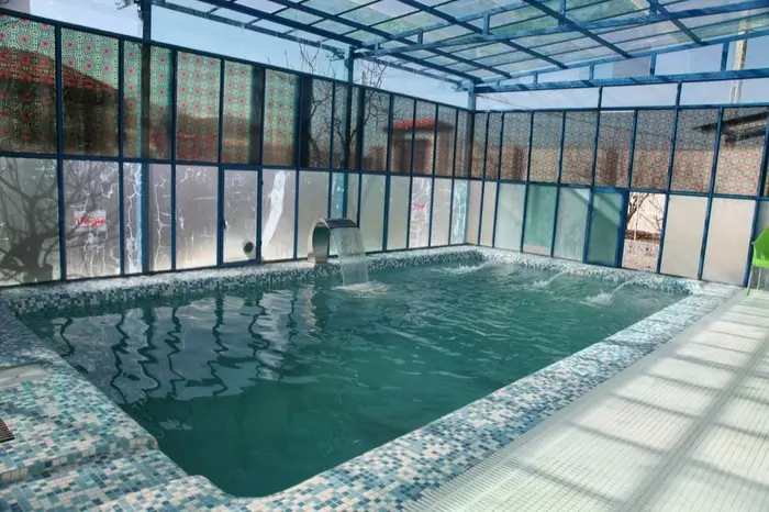 یک خوابه استخردار آبگرم فیض پلاس