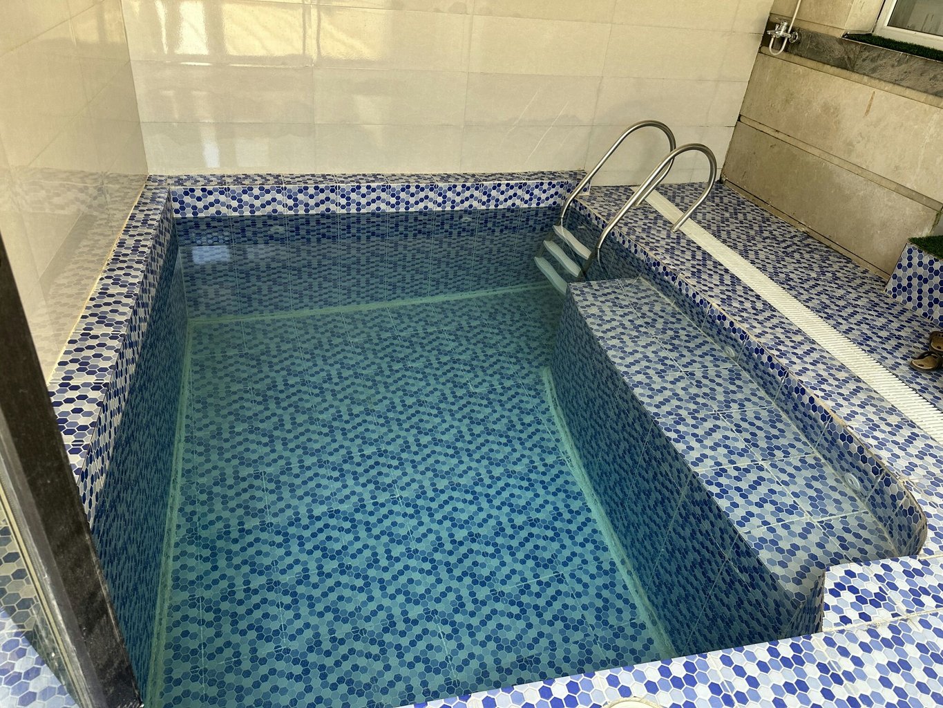 ویلا دوخوابه دوبلکس استخردار آبگرم دریا 28 - استخر