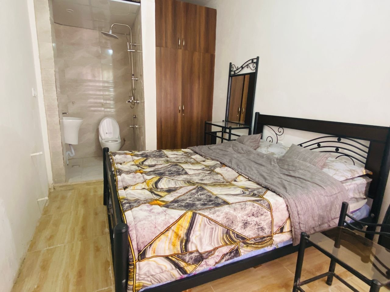 ویلا دوخوابه استخردار آبگرم گلهای درختی