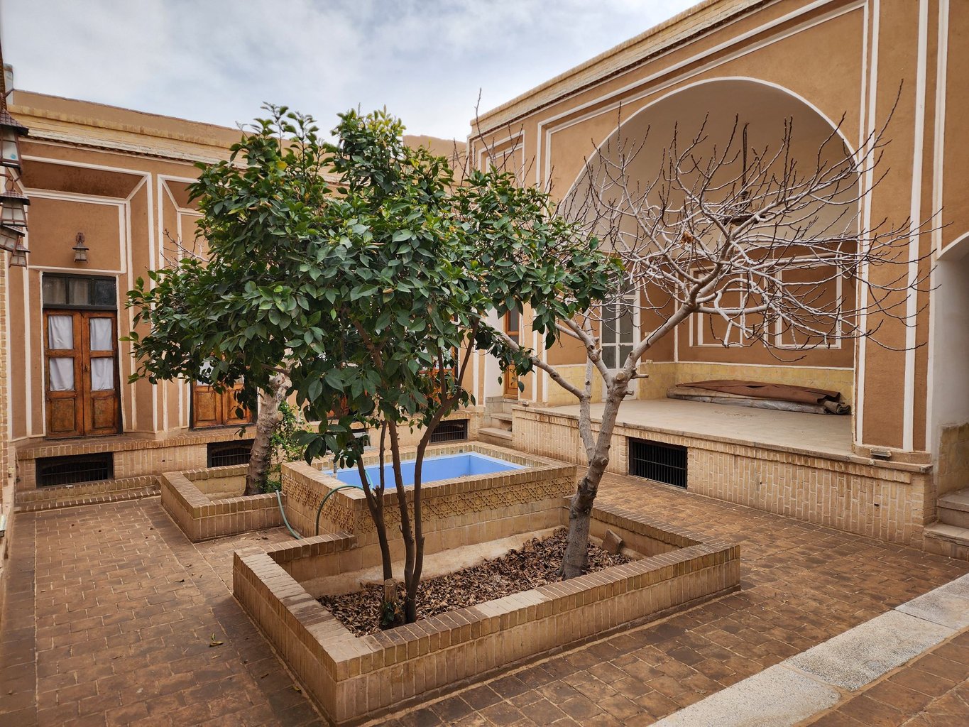 اقامتگاه سنتی دوخوابه خاطره کویر - واحد گنبد سفید