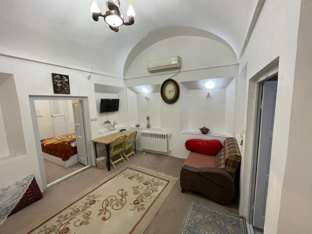 اقامتگاه سنتی دوخوابه خاطره کویر - واحد گنبد سفید