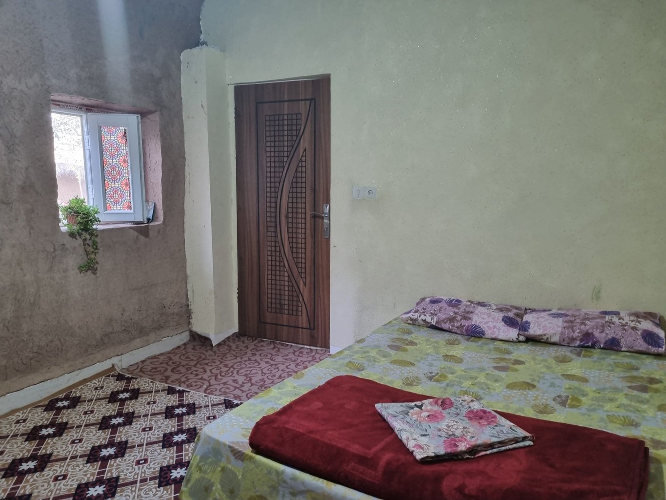 بوم گردی پرشین - واحد جاوند