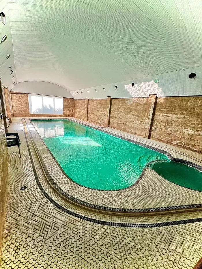 ویلا چهارخوابه استخردار آبگرم امید - استخر ۴×۱۳متری