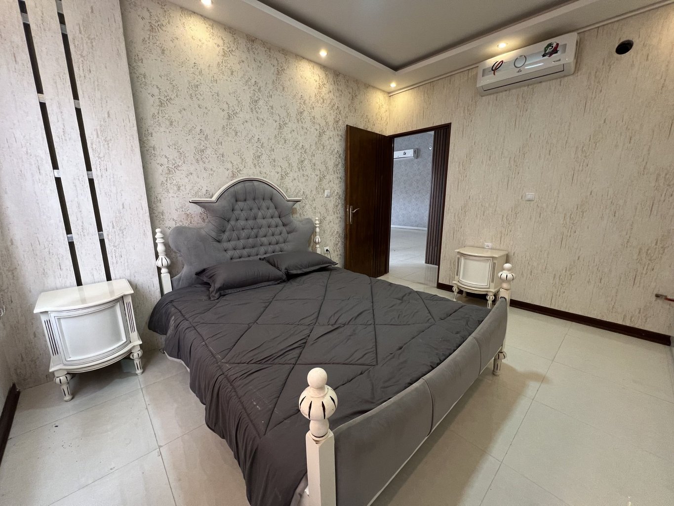 چهارخوابه  باغ عمارت رز