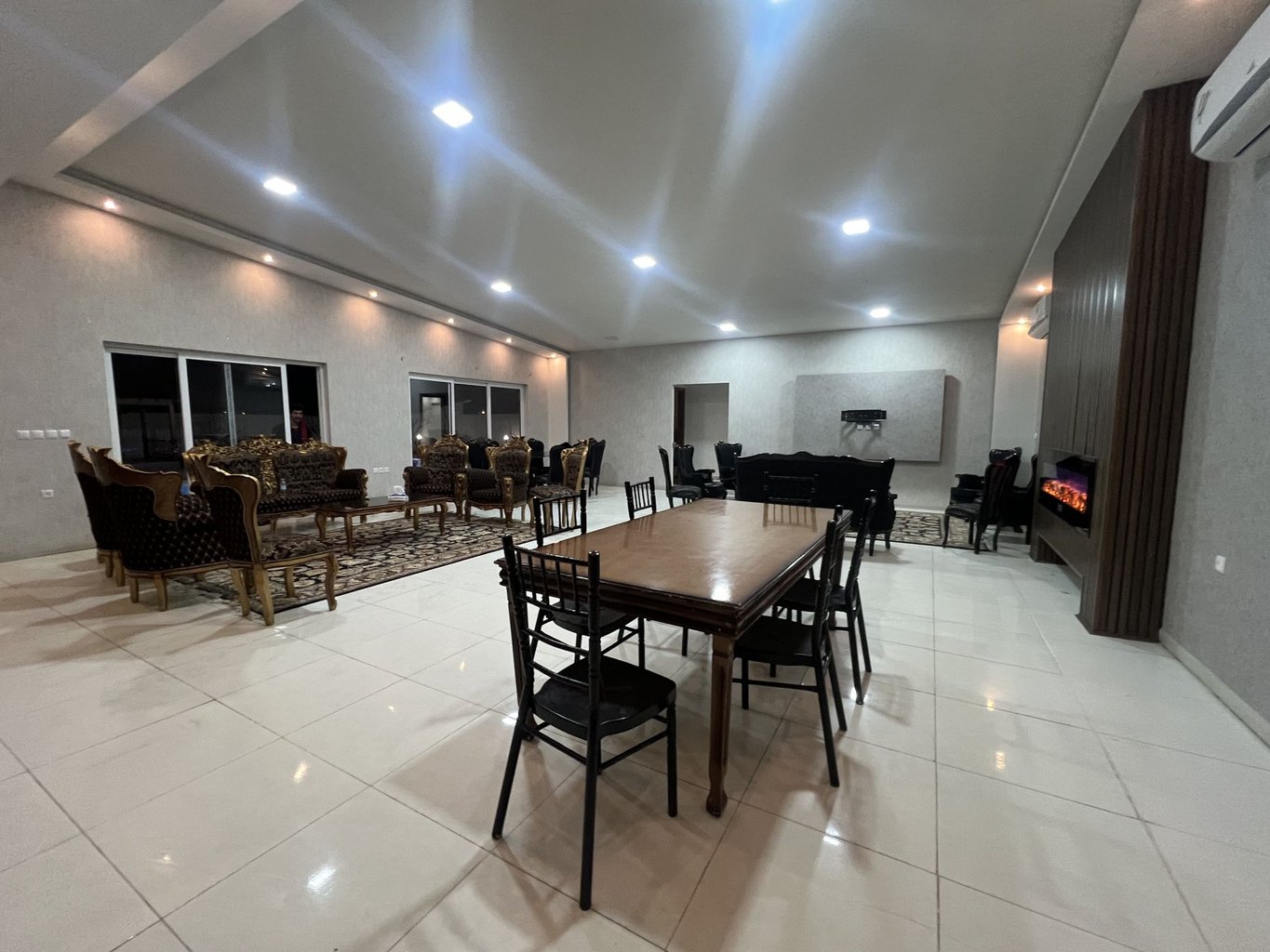 چهارخوابه  باغ عمارت رز