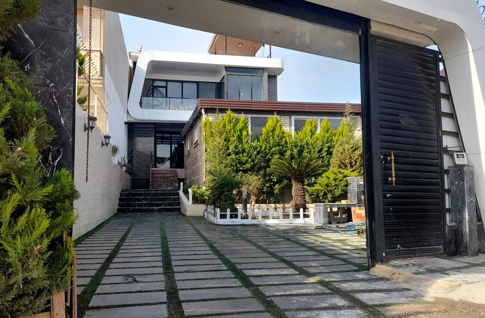 ویلا دوخوابه استخردار چهارفصل رادین