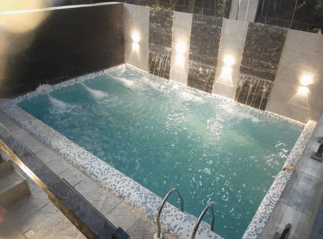 سه خوابه استخردار آبگرم اسپرلوس گاردن