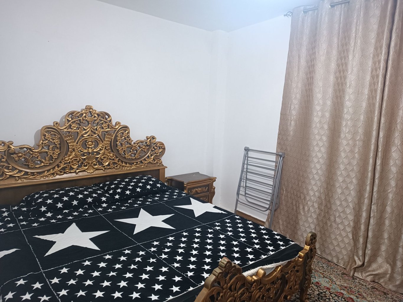 آپارتمان دوخوابه فیروزه‌ای