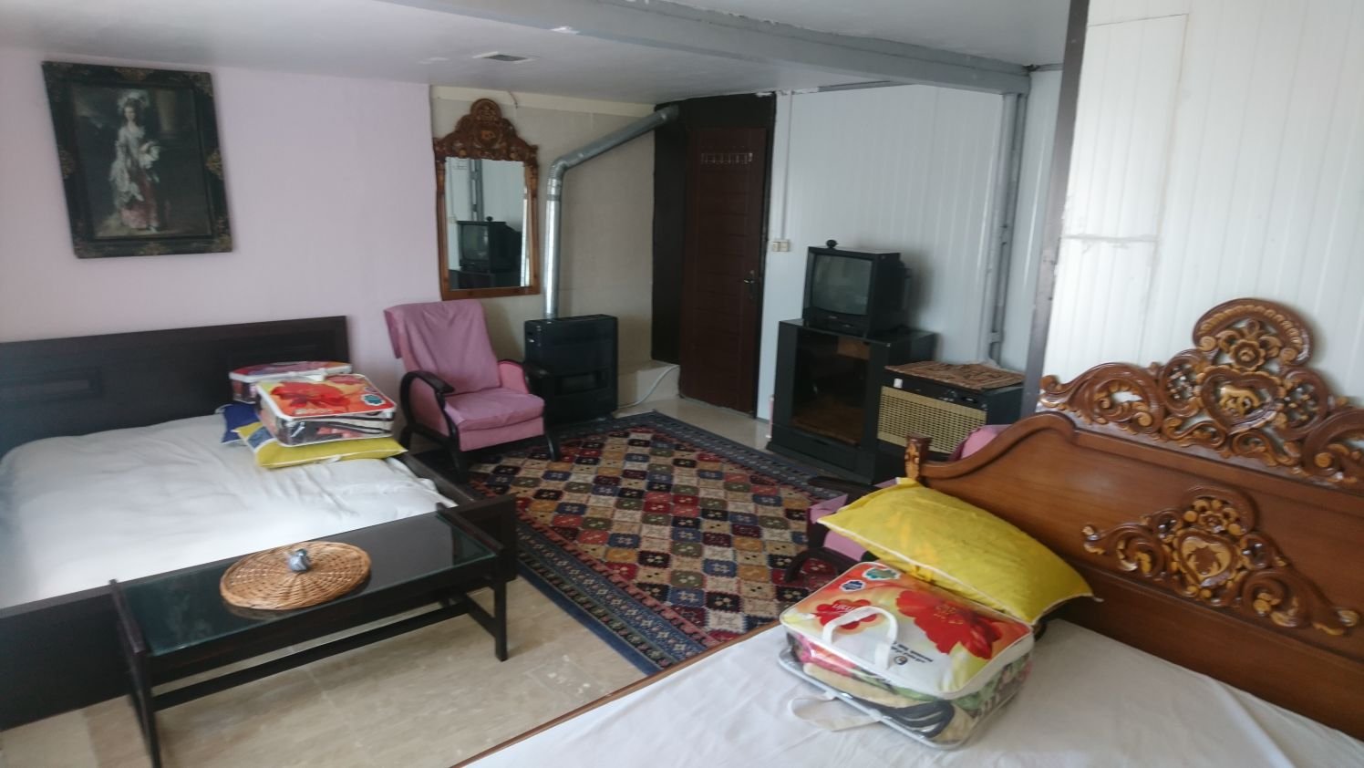 بوم گردی باباعلی هنجن - واحد 1 - نمای از زاویه دیگر اتاق 1