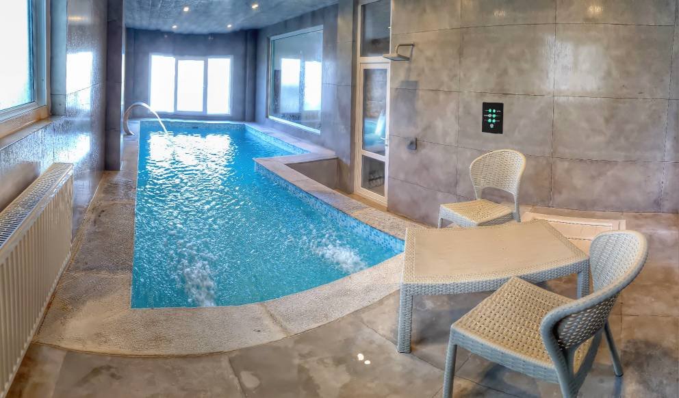 ویلا عمارت استخر دار کلاردشت اورس 8