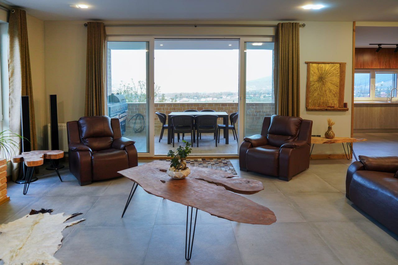 ویلا عمارت استخر دار کلاردشت - سالن طبقه اول