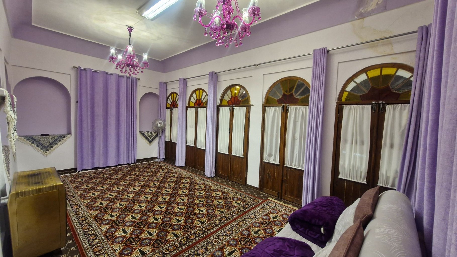 بوم گردی عمارت بهشت - واحد پنج دری
