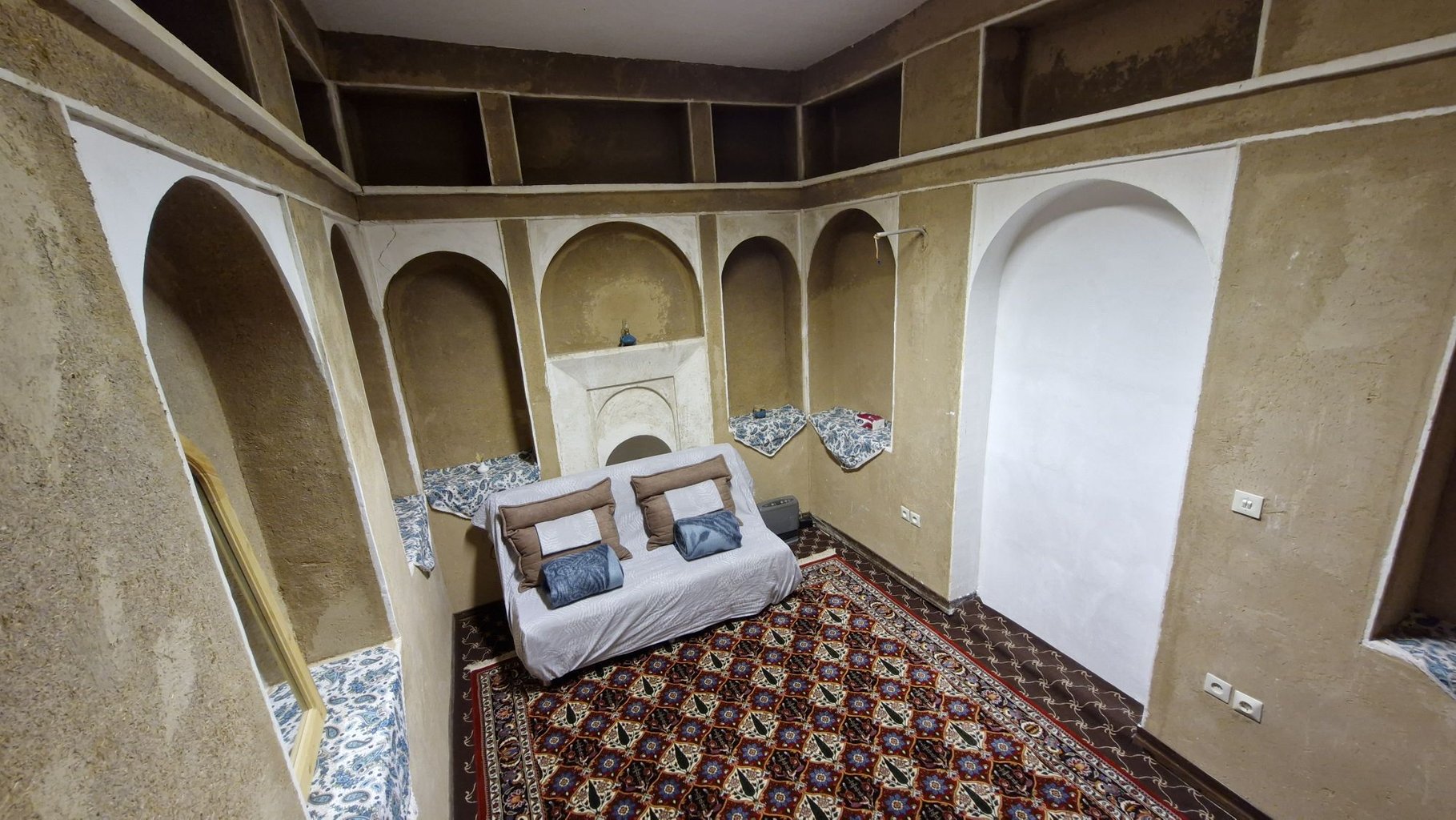 بوم گردی عمارت بهشت - واحد کاه گلی